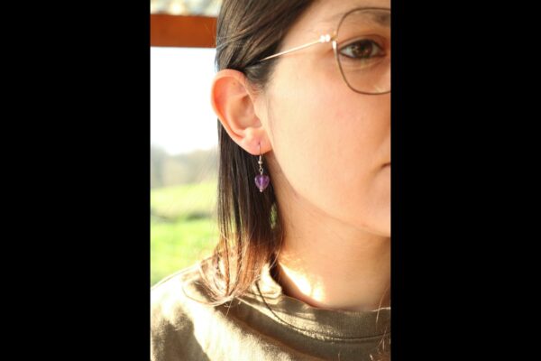 Boucles d'oreilles coeur en Améthyste – Image 2