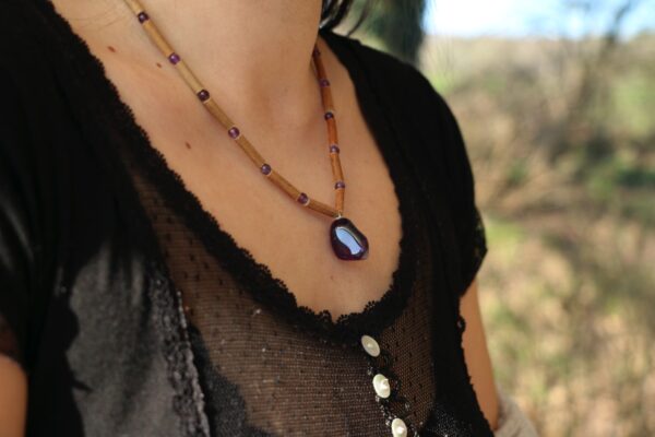 Collier en Noisetier et Améthyste
