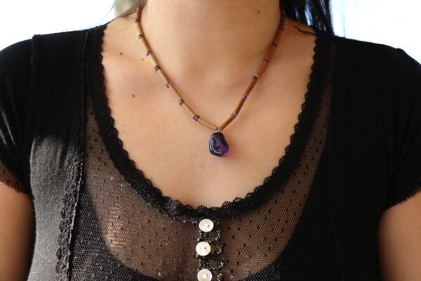 Collier en Noisetier et Améthyste – Image 5