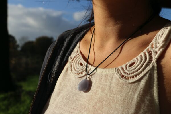Pendentif en Calcédoine Bleue – Image 3