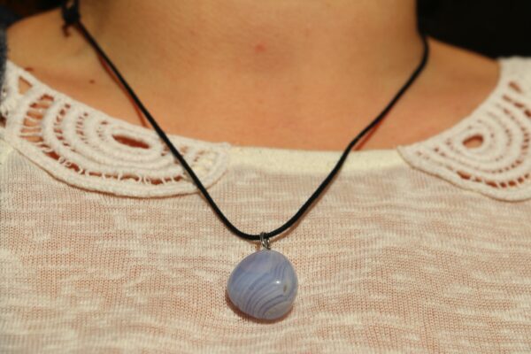 Pendentif en Calcédoine Bleue – Image 6