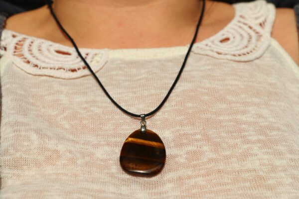 Pendentif en Oeil de tigre plat – Image 2