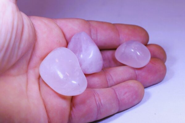 Pierre roulée en Quartz rose
